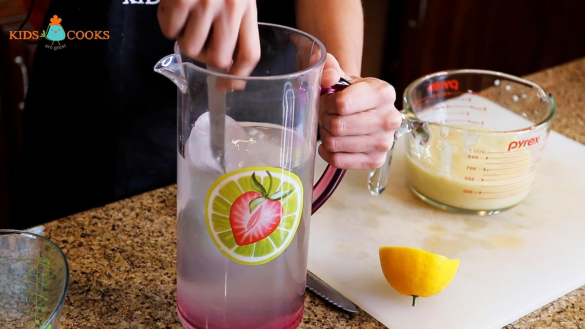 Pampered Chef Quick Stir Pitcher Demonstration 