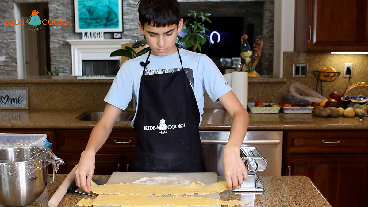 Lay the sheets of ravioli dough on a flat surface
