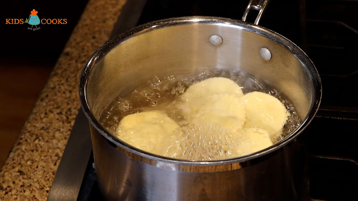 Cook the raviolis in boiling water