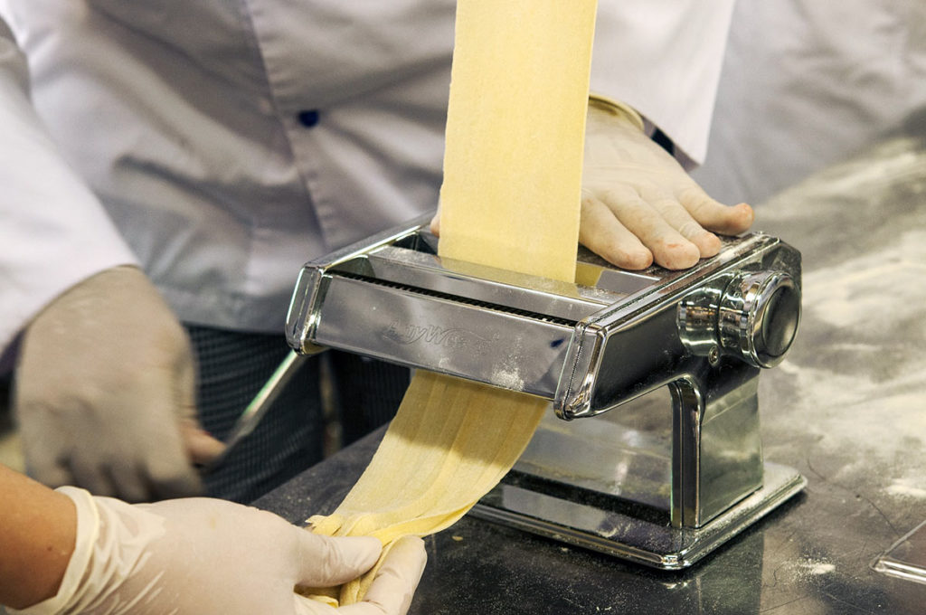 manual crank pasta machine
