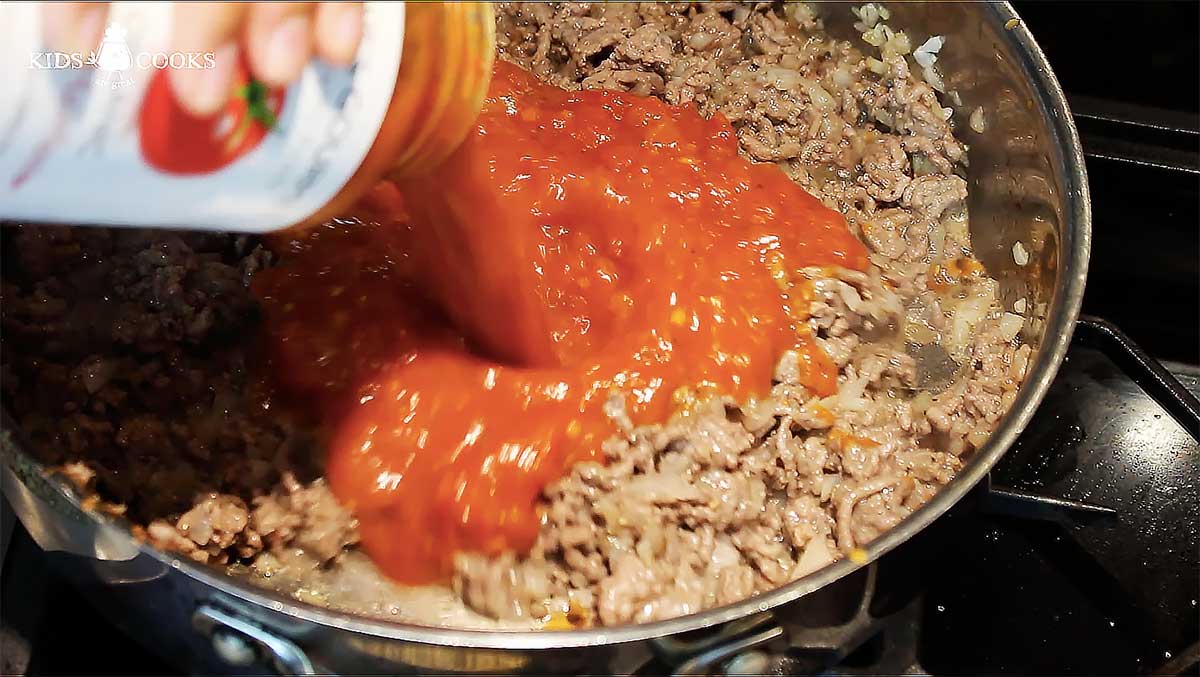 When Meat is browned, add in spaghetti sauce
